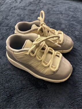 Jordan XI Low Cool Grey Kids Sneakers